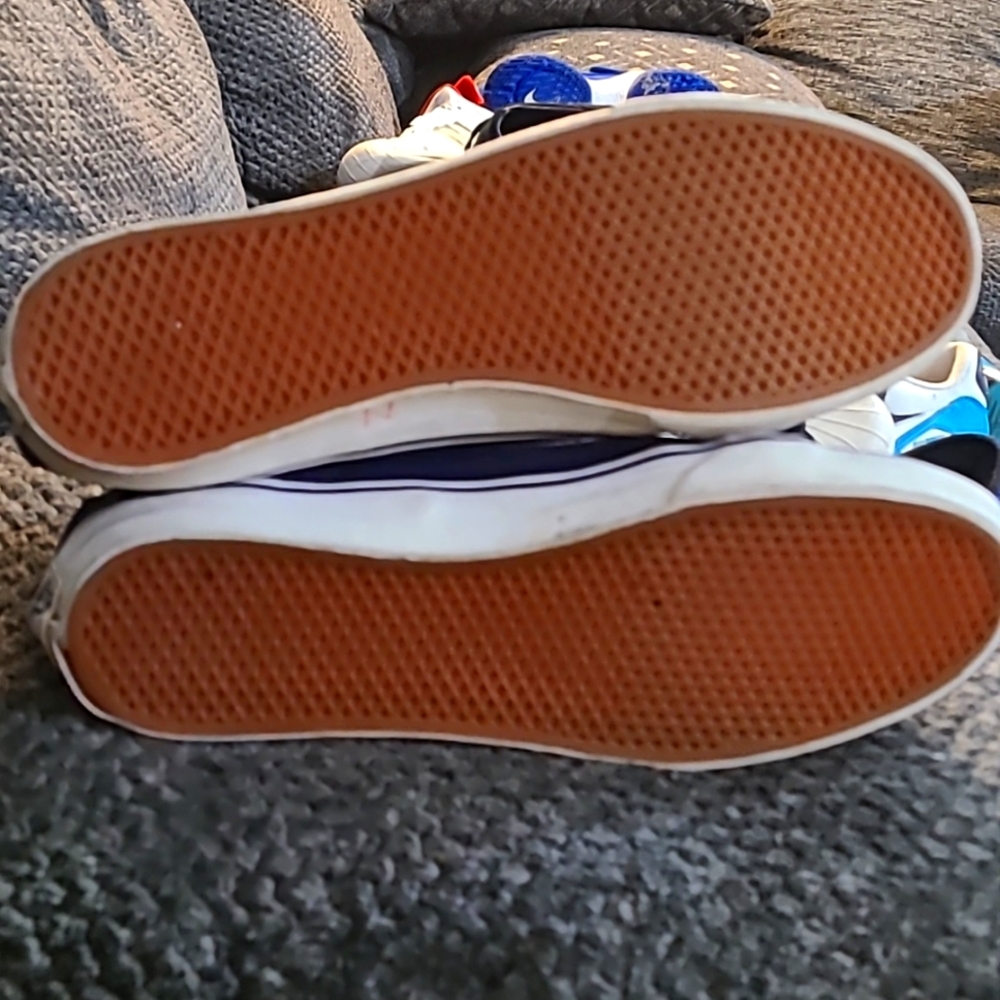 Vans - Picture 5 of 7